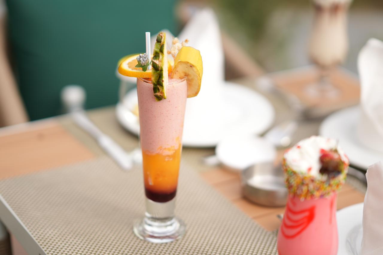 عصاير طبيعية والكوكتيل 